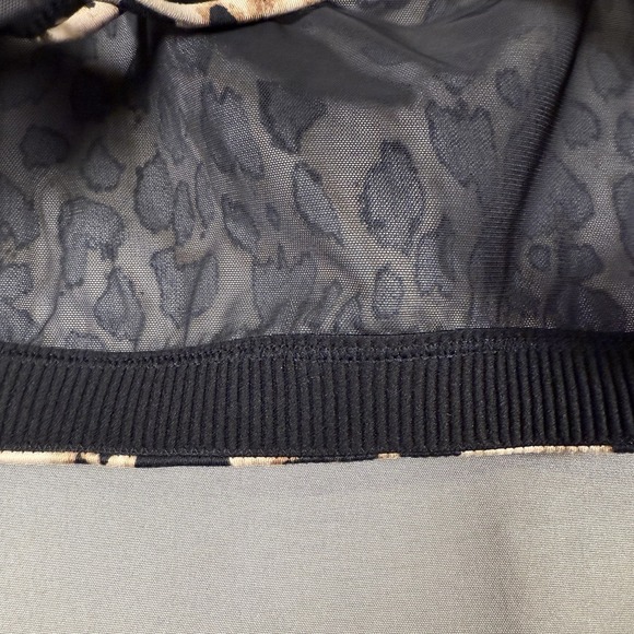 Victoria's Secret Sports Bra Minimal Support Leopard Strappy Cross Back Large - Picture 7 of 13